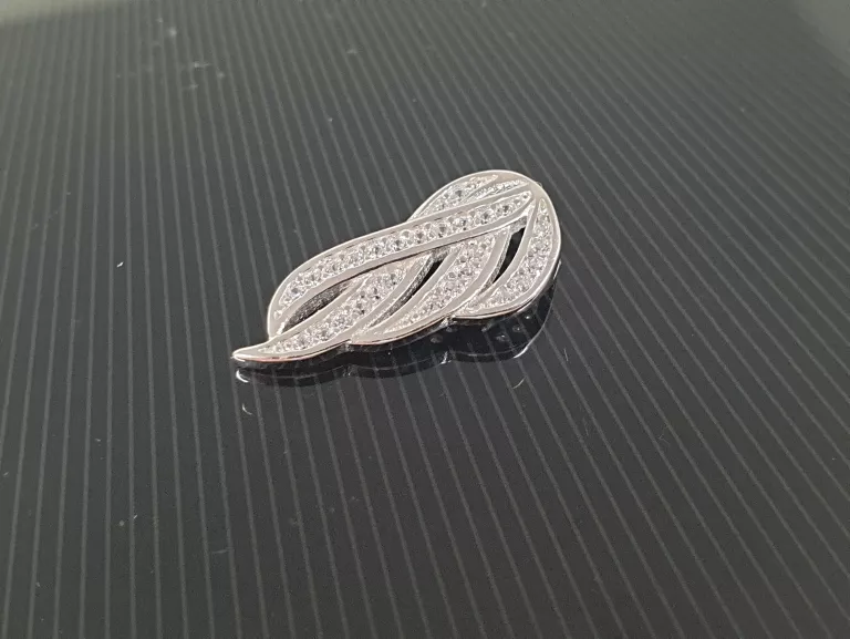 SREBRNA ZAWIESZKA LIŚĆ  1,3 G  DŁ 2 CM [925]