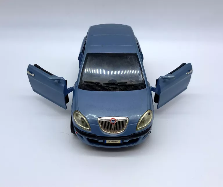 MODEL AUTO LANCIA YPSILON