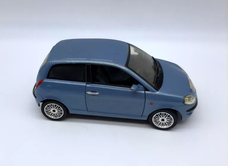 MODEL AUTO LANCIA YPSILON