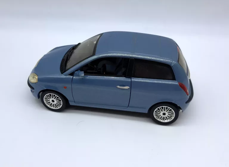 MODEL AUTO LANCIA YPSILON