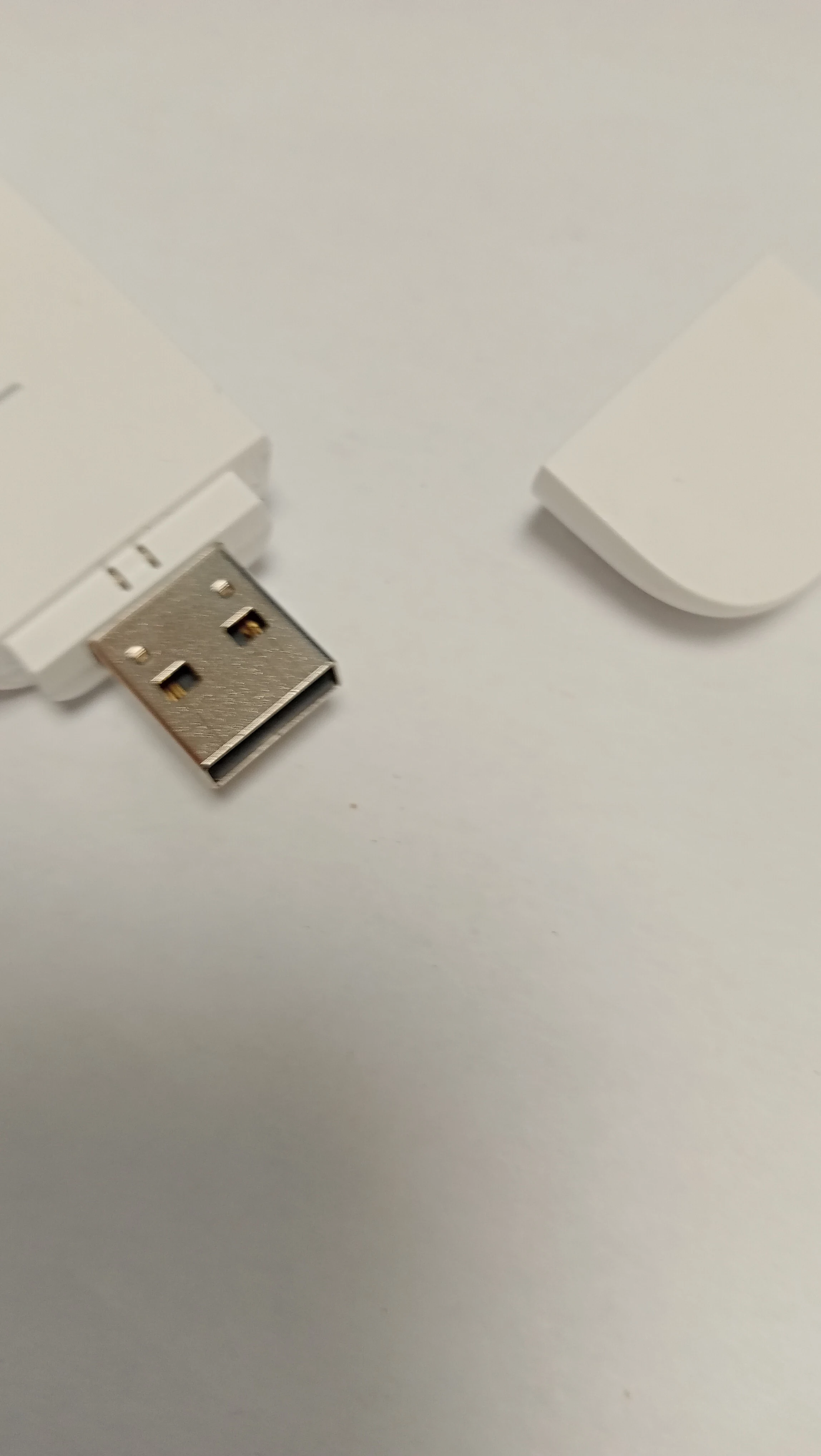 alcatel-linkkey-ik40v-lte-usb-modem-internetowy-mobilny-150-mbps-4g-ean-gtin-755396530210