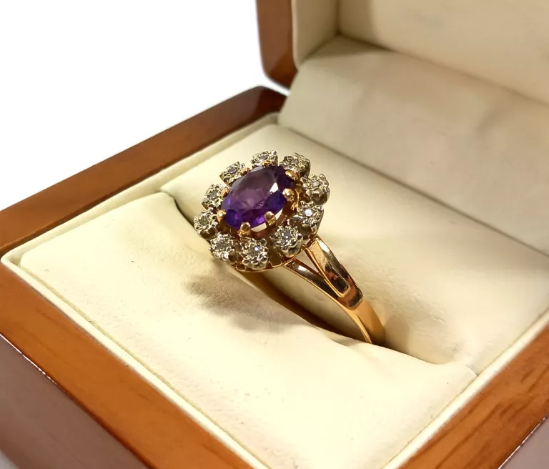 CZARUJĄCY ZŁOTY PIERŚCIONEK Z AMETYSTEM I DIAMENTAMI PR.750 R.23