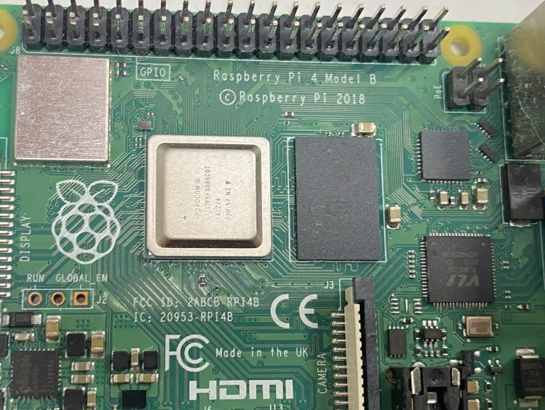 MIKROKOMPUTER RASPBERRY PI 4 B 2GB