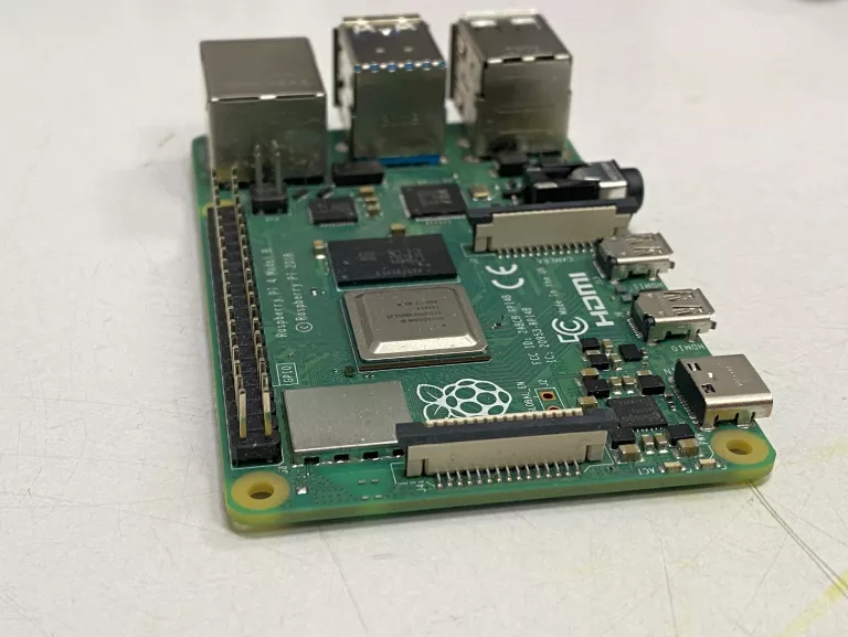 MIKROKOMPUTER RASPBERRY PI 4 B 2GB