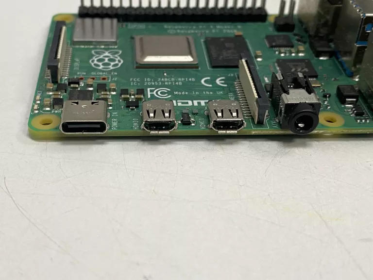 MIKROKOMPUTER RASPBERRY PI 4 B 2GB