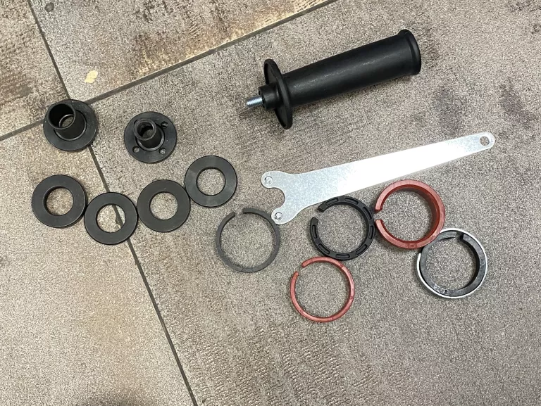 OSŁONA PRZECIWPYŁOWA YATO BRUZDOWNICA 125 MM
