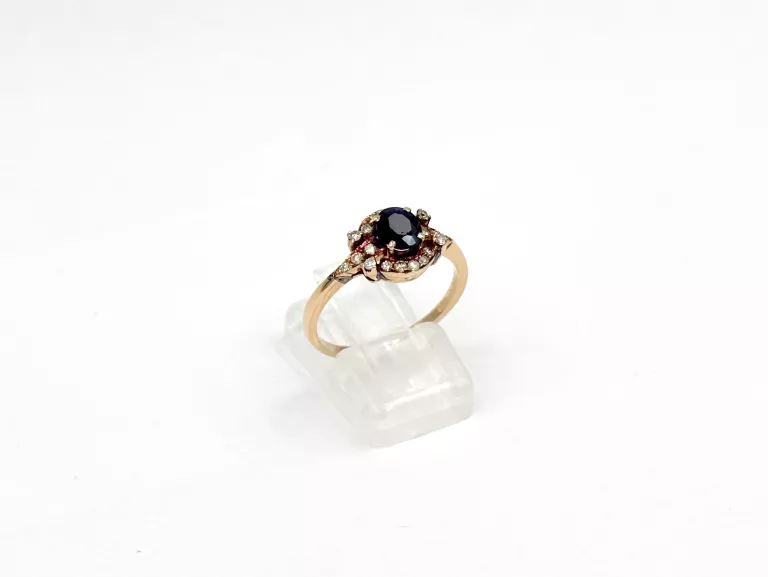 ZŁOTY PIERŚCIONEK Z SZAFIREM I DIAMENTAMI 375 2,56G R17 0,18CT