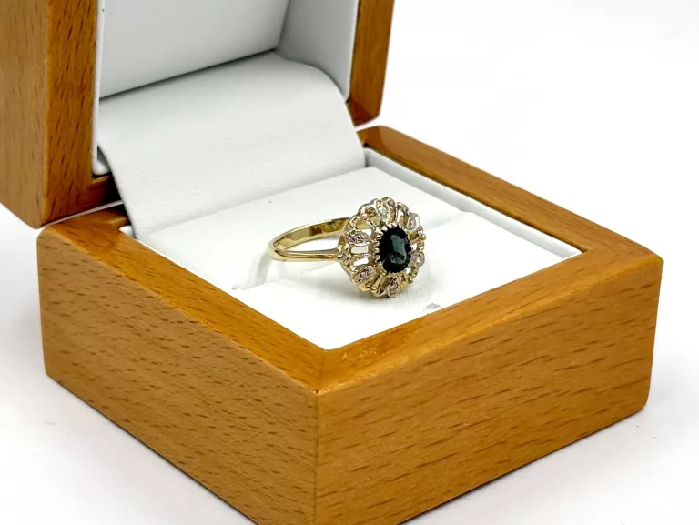 ZŁOTY PIERŚCIONEK Z SZAFIREM I DIAMENTAMI 585 2,74G R14 0,04CT