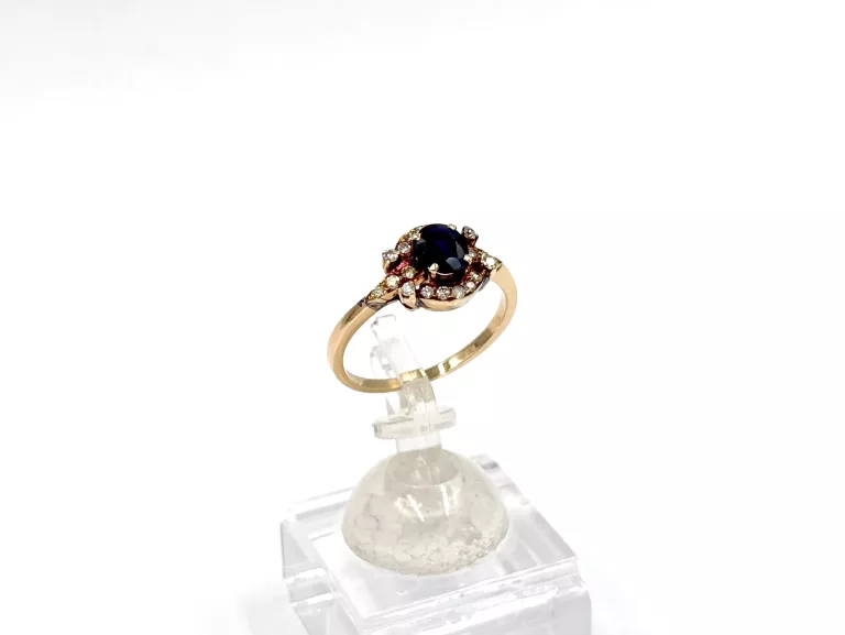 ZŁOTY PIERŚCIONEK Z SZAFIREM I DIAMENTAMI 375 2,56G R17 0,18CT