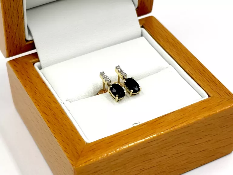 ZŁOTE KOLCZYKI Z SZAFIRAMI I DIAMENTAMI 585 1,29G 0,06CT SZTYFT