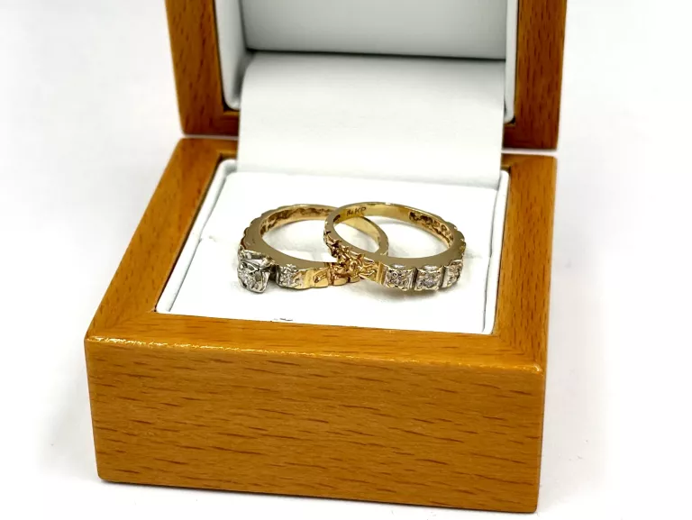KOMPLET DWÓCH ZŁOTYCH PIERŚCIONKÓW Z DIAMENTAMI 585 4,87G R13 0,17CT