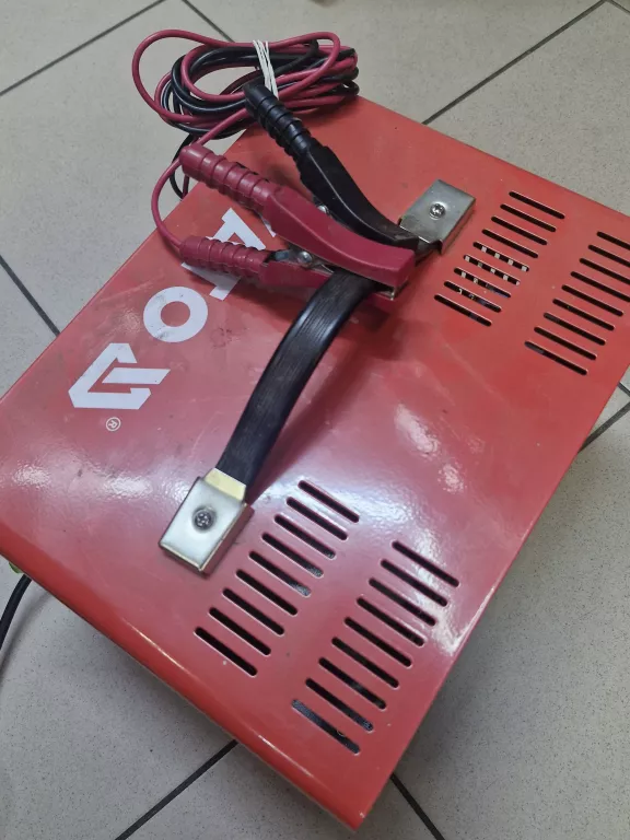 PROSTOWNIK SAMOCHODOWY YATO YT-8304 12/24 V 16 A 240 AH