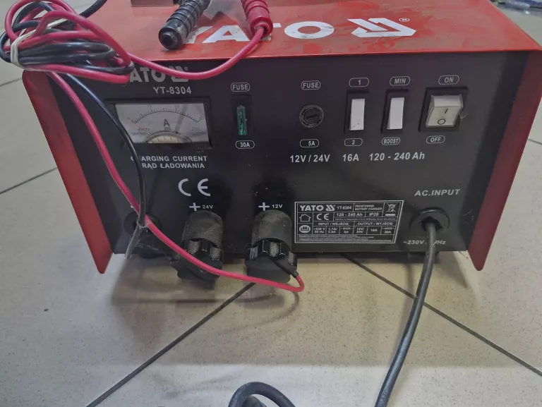 PROSTOWNIK SAMOCHODOWY YATO YT-8304 12/24 V 16 A 240 AH