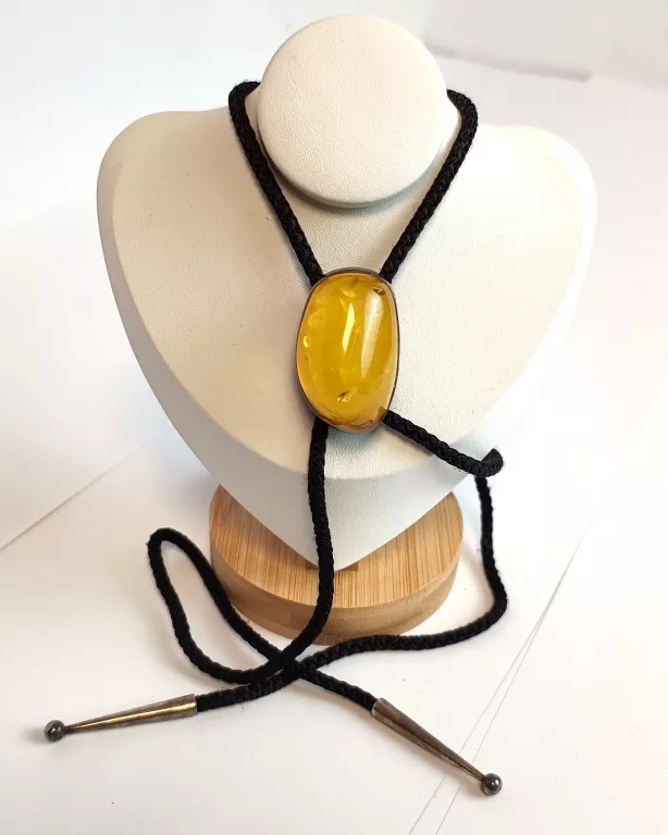 ciekawy-wisiorek-z-bursztynem-oraz-srebrem-92542g-aleja-jana-pawla-ii-9b-reda