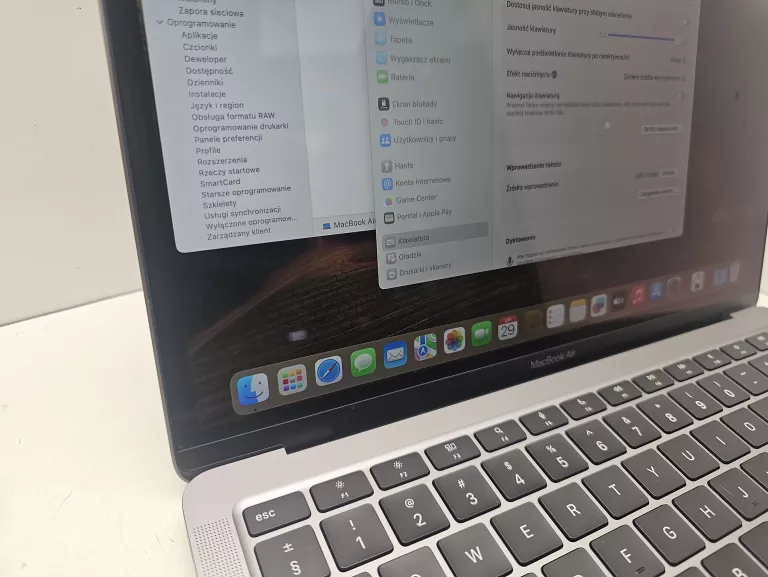 LAPTOP MACBOOK AIR M1 8/256 + ŁAD + TORBA HAMA