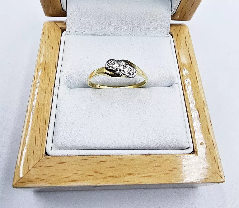 ZŁOTY PIERŚCIONEK Z DIAMENTAMI 1,52GR, P.750 + CERTYFIKAT