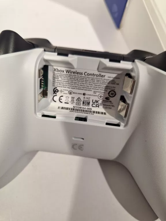 KONTROLER XBOX SERIES X/S SHOCK BLUE PAD BEZPRZEWODOWY NIEBIESKI IMEI 8898