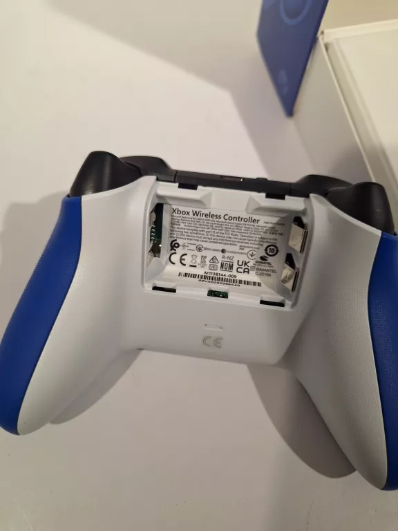 KONTROLER XBOX SERIES X/S SHOCK BLUE PAD BEZPRZEWODOWY NIEBIESKI IMEI 8898