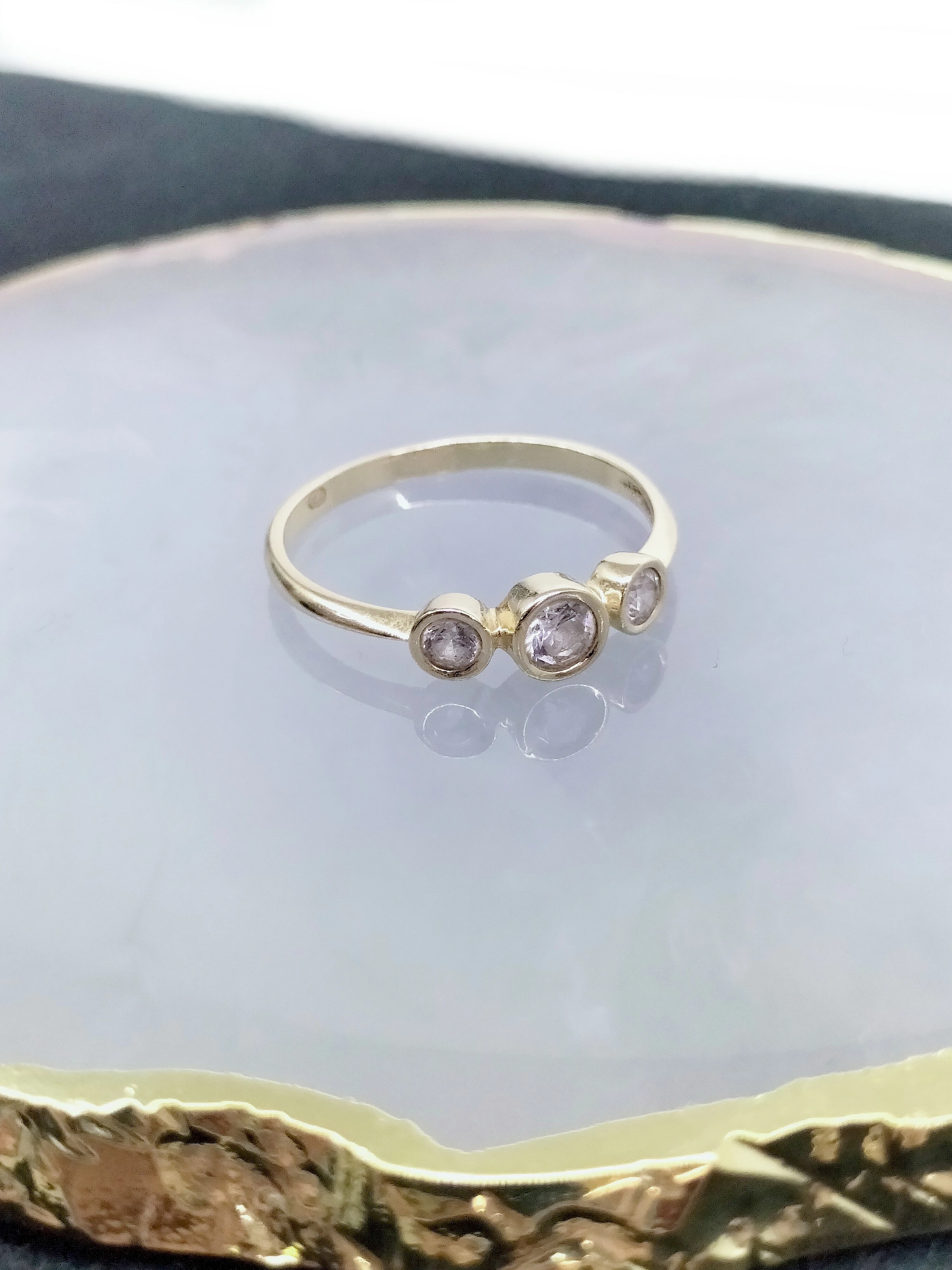 zloty-pierscionek-z-trzema-oczkami-z-cyrkoniami-p585-r19-175g-sienkiewicza-58a-malbork