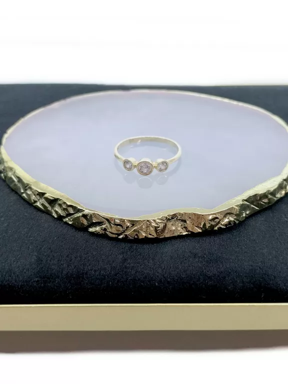 zloty-pierscionek-z-trzema-oczkami-z-cyrkoniami-p585-r19-175g-ean-gtin-5903772052114