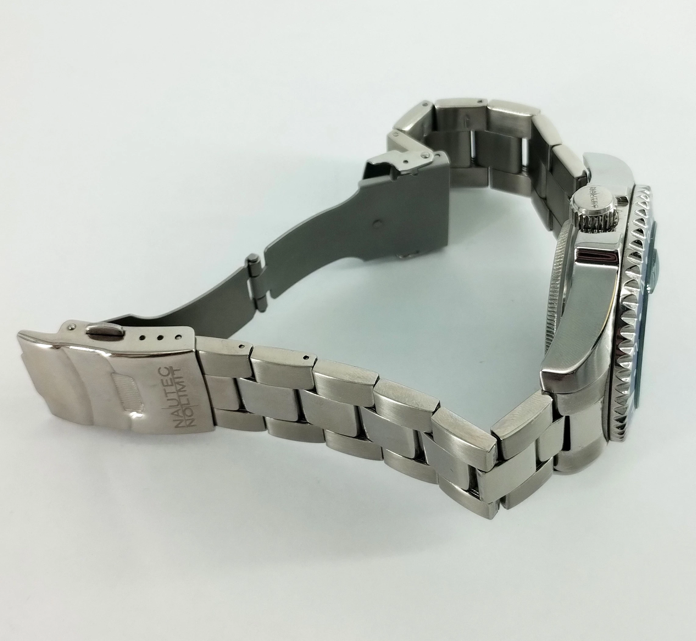 zegarek-nautec-nolimit-105888-ksztalt-koperty-129223-2