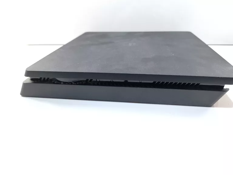 KONSOLA PS4 + PAD + OKABLOWANIE [KARTON]