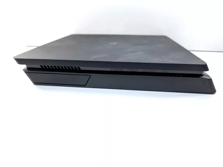 KONSOLA PS4 + PAD + OKABLOWANIE [KARTON]