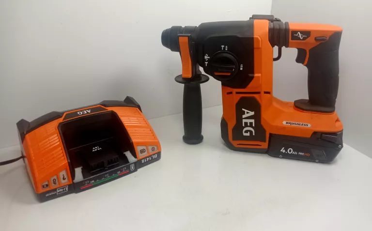 MŁOT UDAROWY 2.5J BBH18BL2-0 AEG + AKU 4AH + ŁAD BL1418