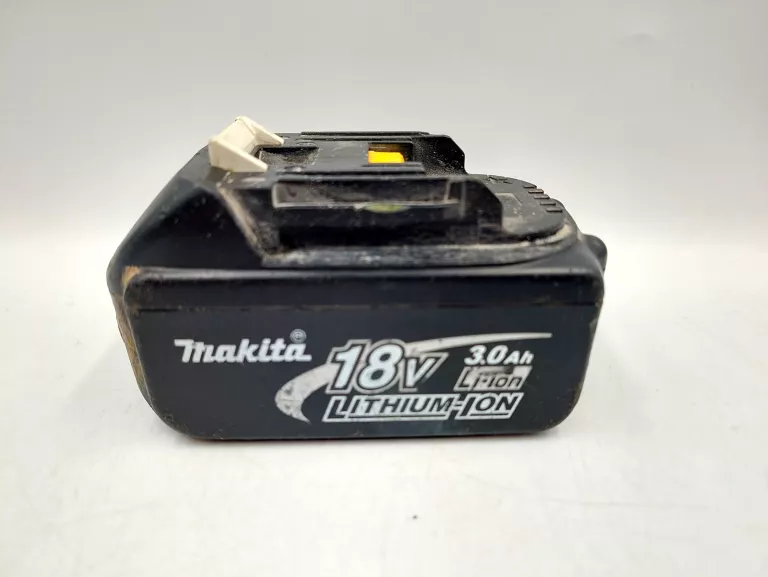 PILARKA TARCZOWA MAKITA DHS680 AKUMULATOROWA