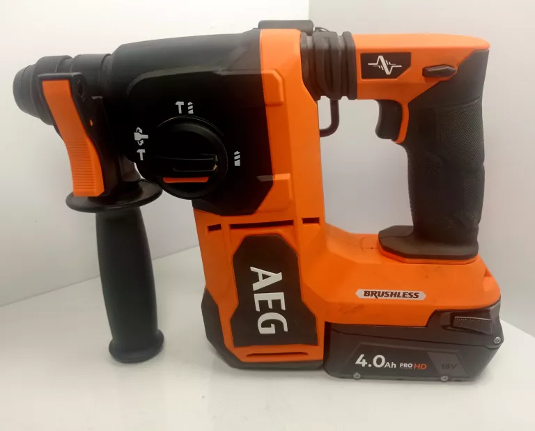 MŁOT UDAROWY 2.5J BBH18BL2-0 AEG + AKU 4AH + ŁAD BL1418