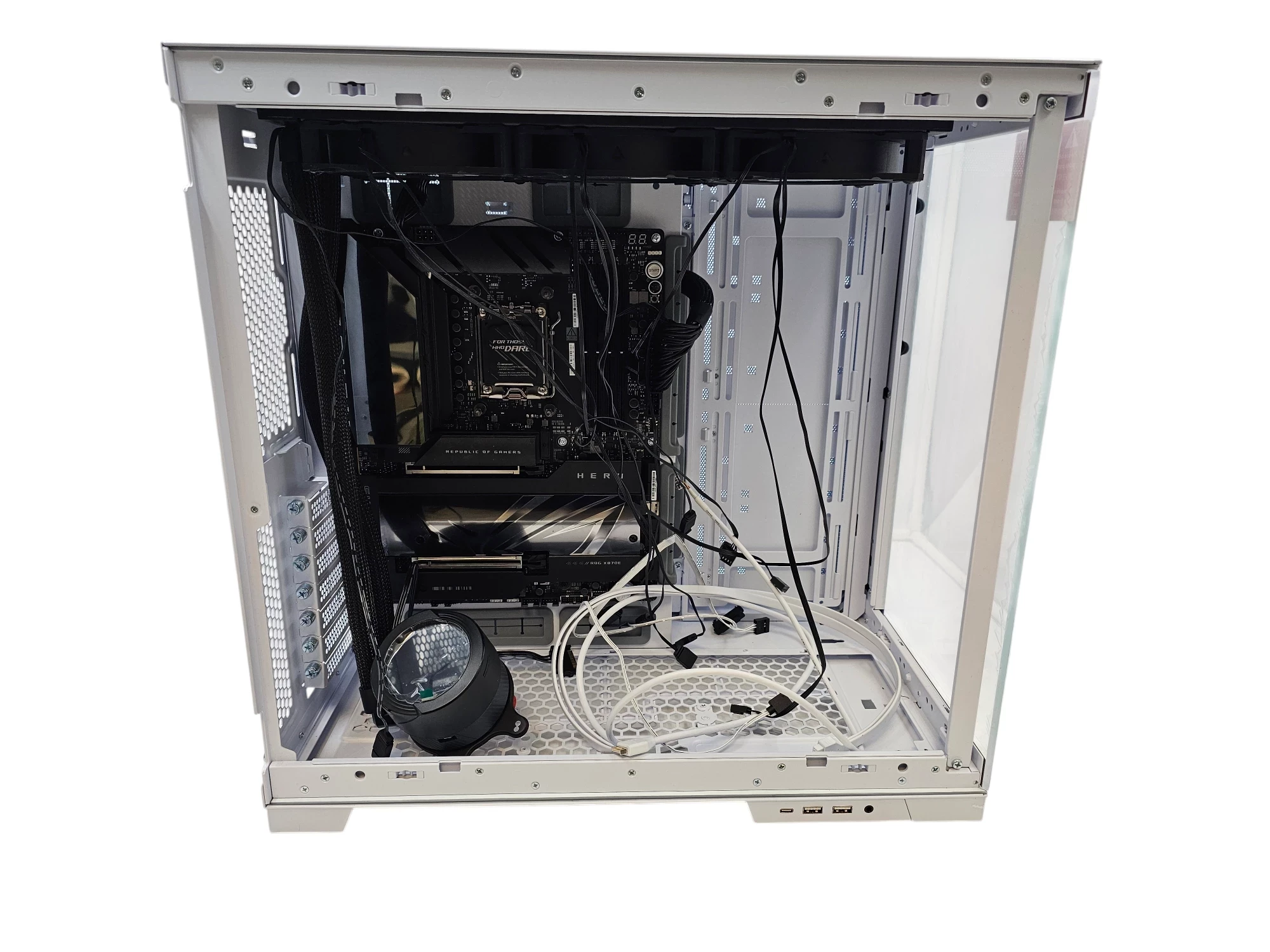 asus-rog-crosshair-x870e-hero-lian-li-o11d-evo-rgb-white-corsair-hx1000i-model-o11d-evo-rgb-white