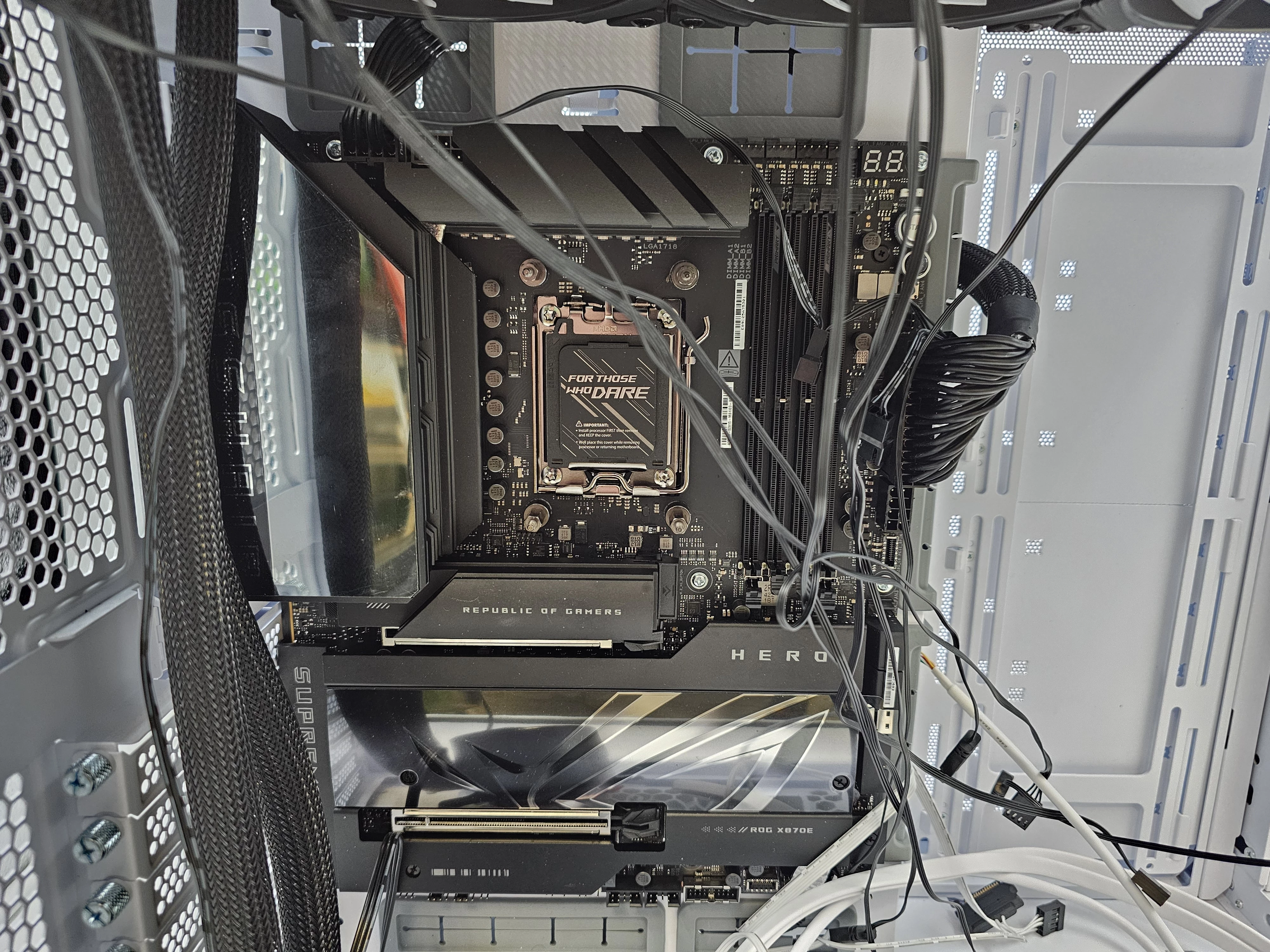 asus-rog-crosshair-x870e-hero-lian-li-o11d-evo-rgb-white-corsair-hx1000i-stan-11323-2