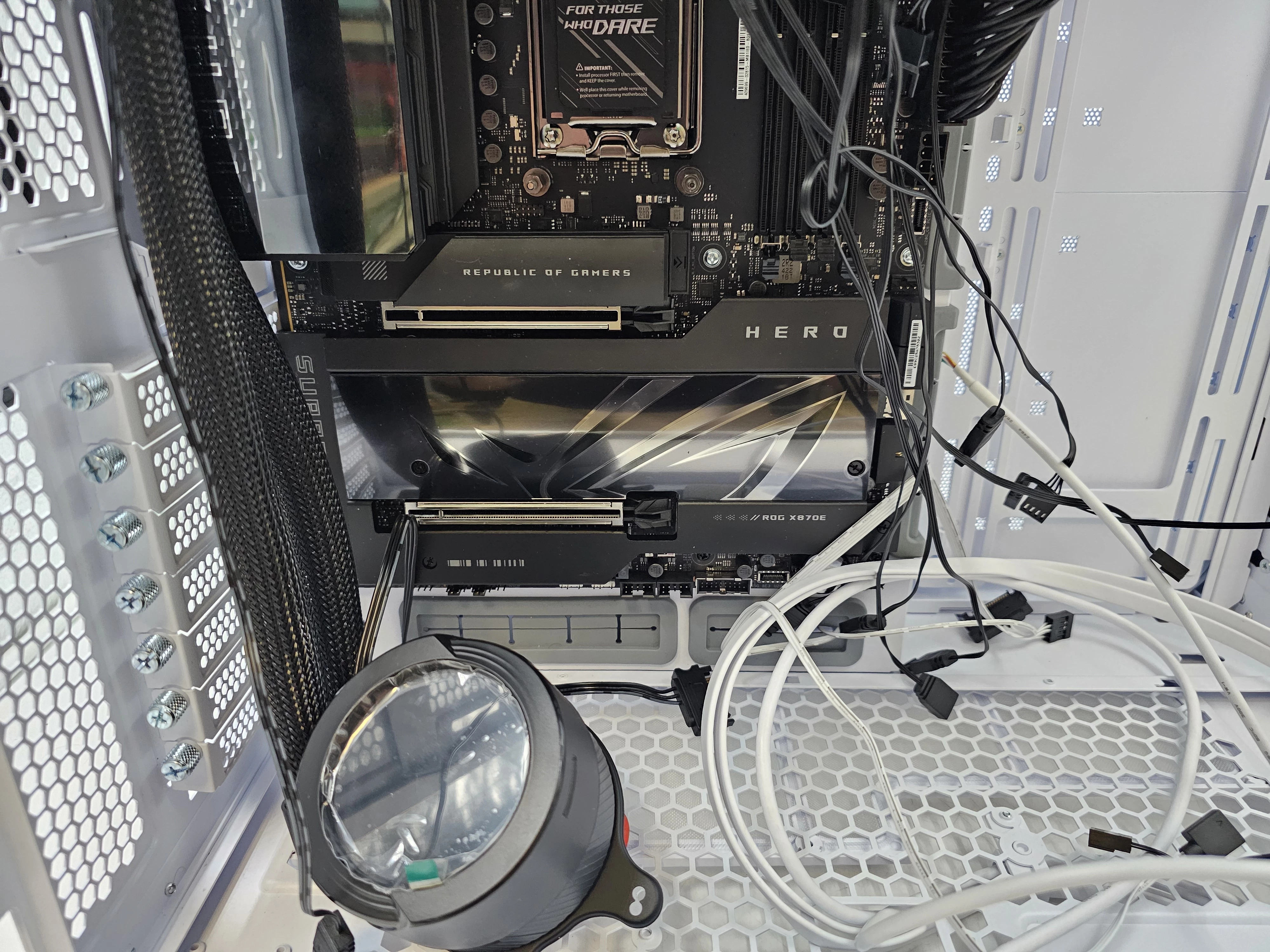 asus-rog-crosshair-x870e-hero-lian-li-o11d-evo-rgb-white-corsair-hx1000i-ean-gtin-4718466014160