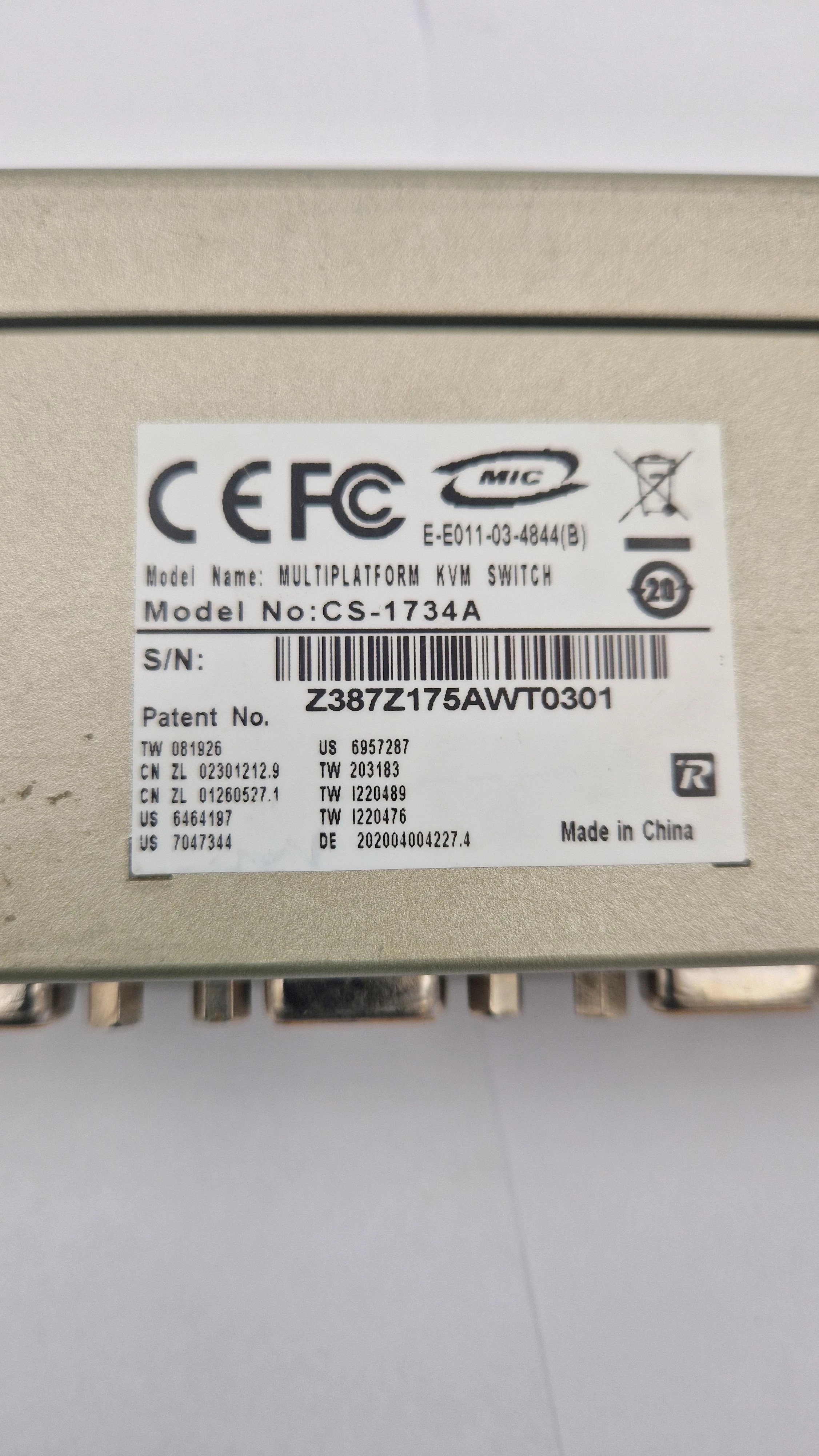 przelacznik-switch-aten-cs-1734a-stan-11323-2