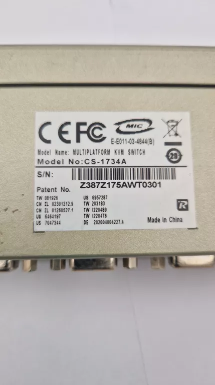 przelacznik-switch-aten-cs-1734a-stan-11323-2