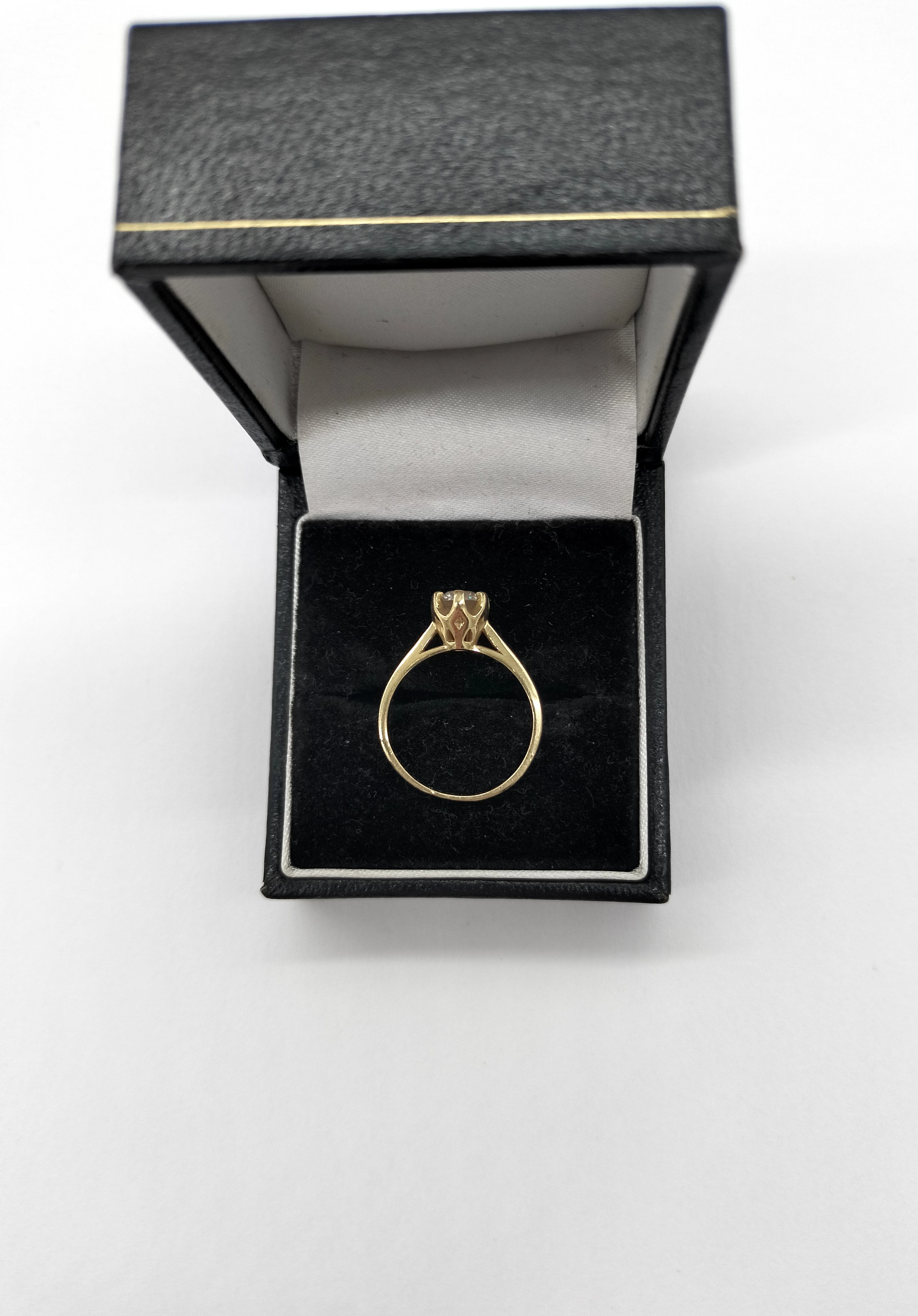 wyrob-jubilerski-uzywany-zloty-pierscionek-251-585-kamien-17088-4194304