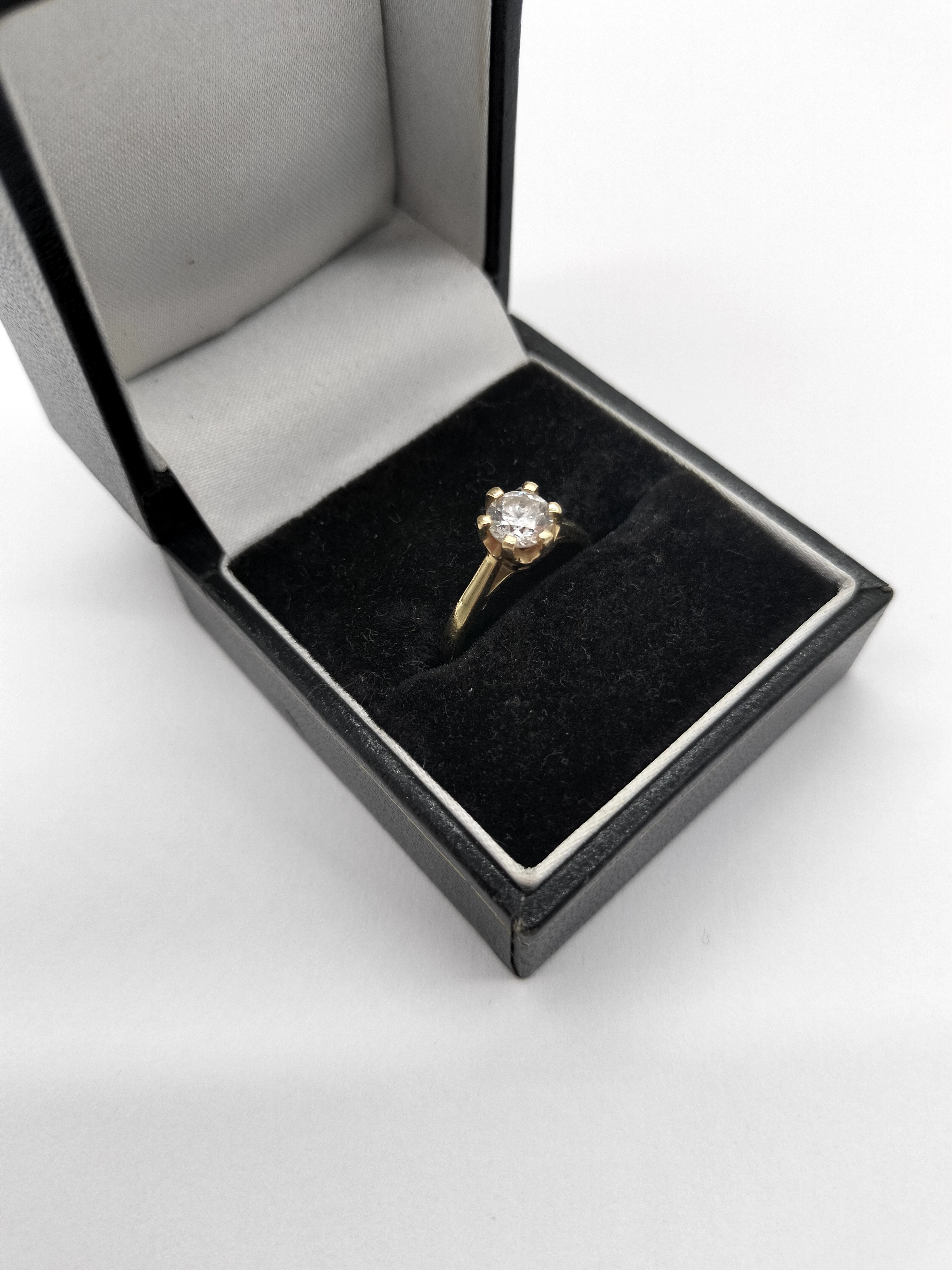 wyrob-jubilerski-uzywany-zloty-pierscionek-251-585-material-15835-2