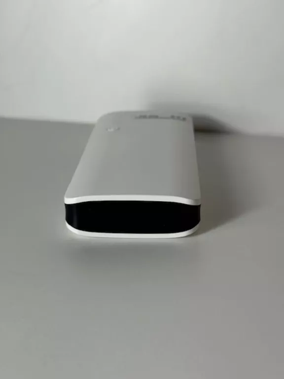 POWERBANK 20 000 MAH + KABEL 3XUSB BIAŁY MODEL NO PB-053