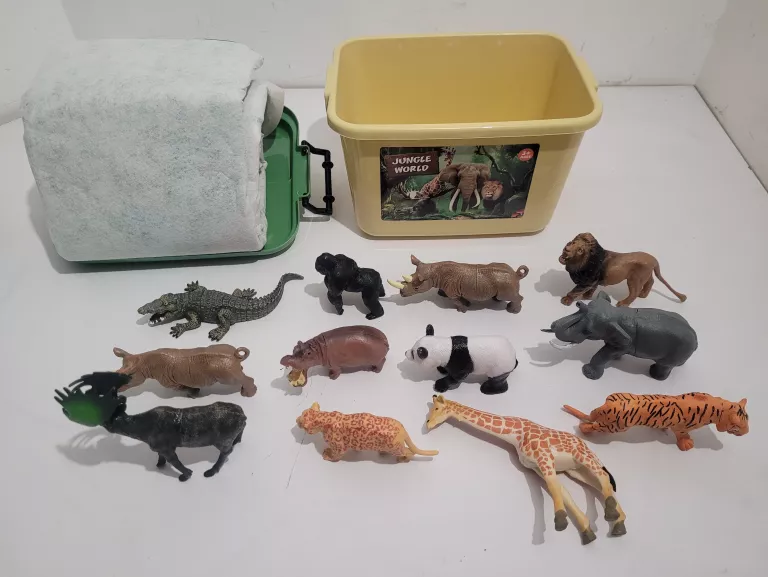 ZESTAW FIGUREK ZWIERZĄT Z MATĄ DO ZABAWY JUNGLE WORLD