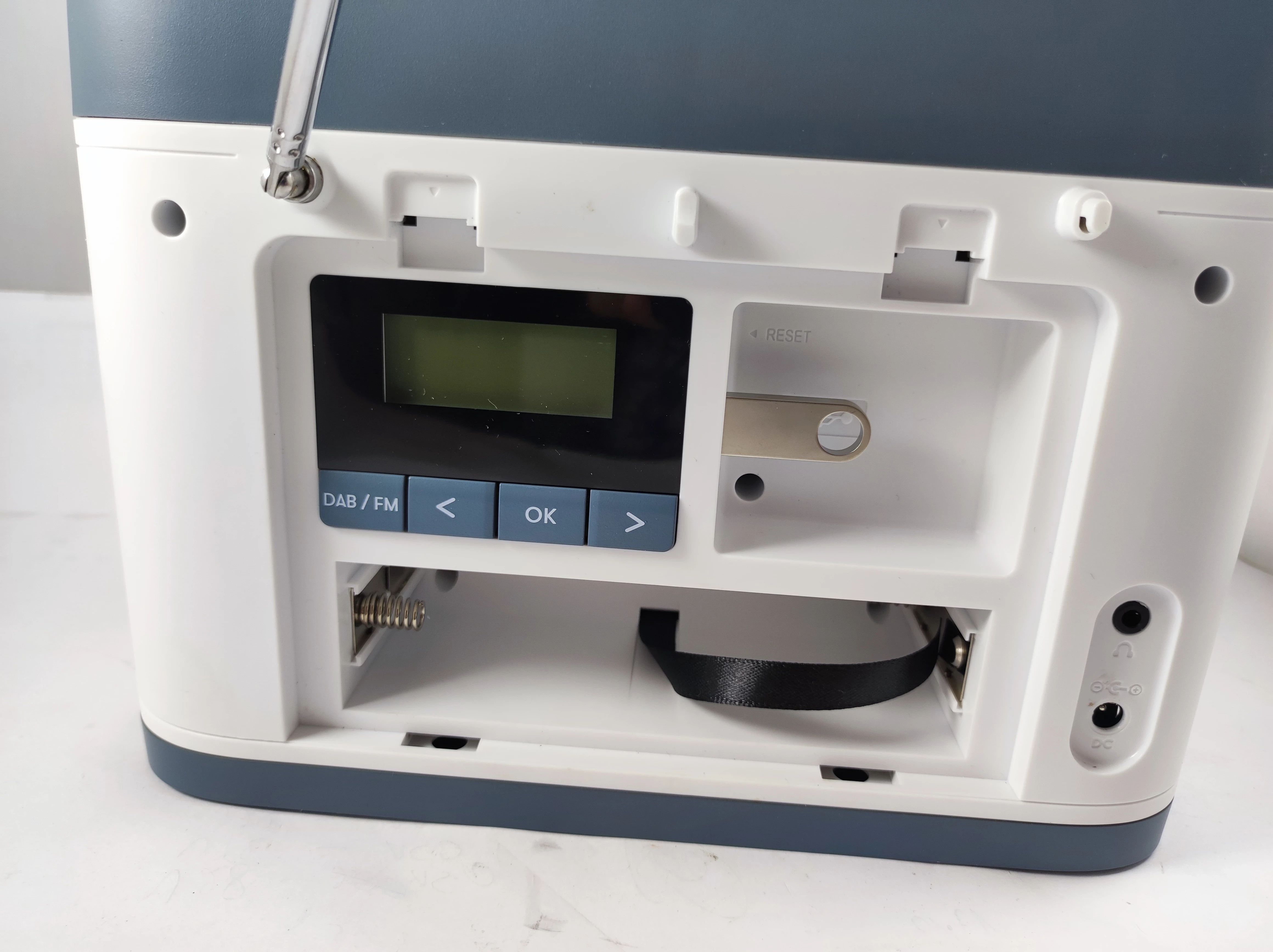 radio-sieciowo-bateryjne-dab-fm-relish-pudelko-model-relish