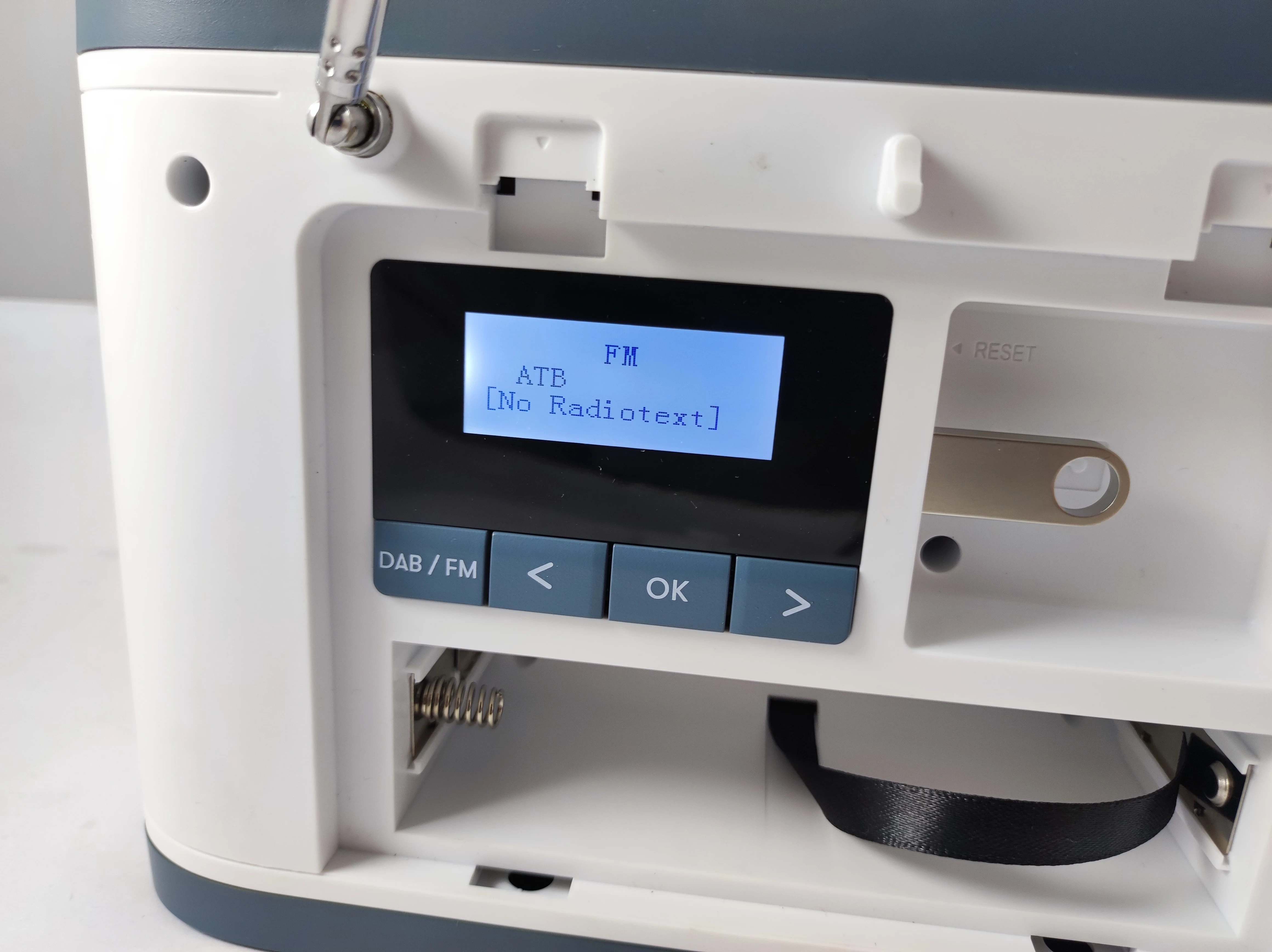 radio-sieciowo-bateryjne-dab-fm-relish-pudelko-zasilanie-209202-281177