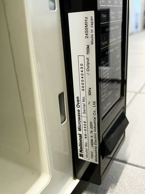 KUCHENKA MIKROFALOWA NATIONAL NN-6508 1400W