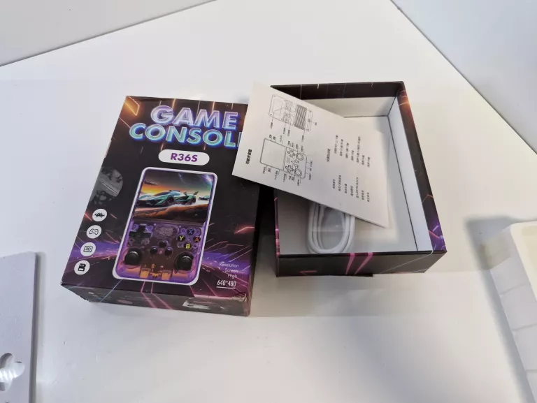 PRZENOŚNA KONSOLA R36S DO GIER RETRO GAMEBOY