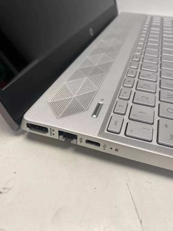 LAPTOP HP PAVILION 15-CW1001NA RYZEN 3 8/256GB