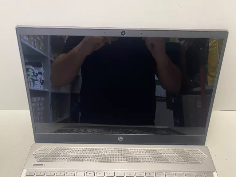 LAPTOP HP PAVILION 15-CW1001NA RYZEN 3 8/256GB