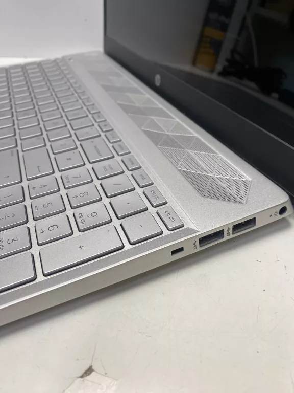 LAPTOP HP PAVILION 15-CW1001NA RYZEN 3 8/256GB