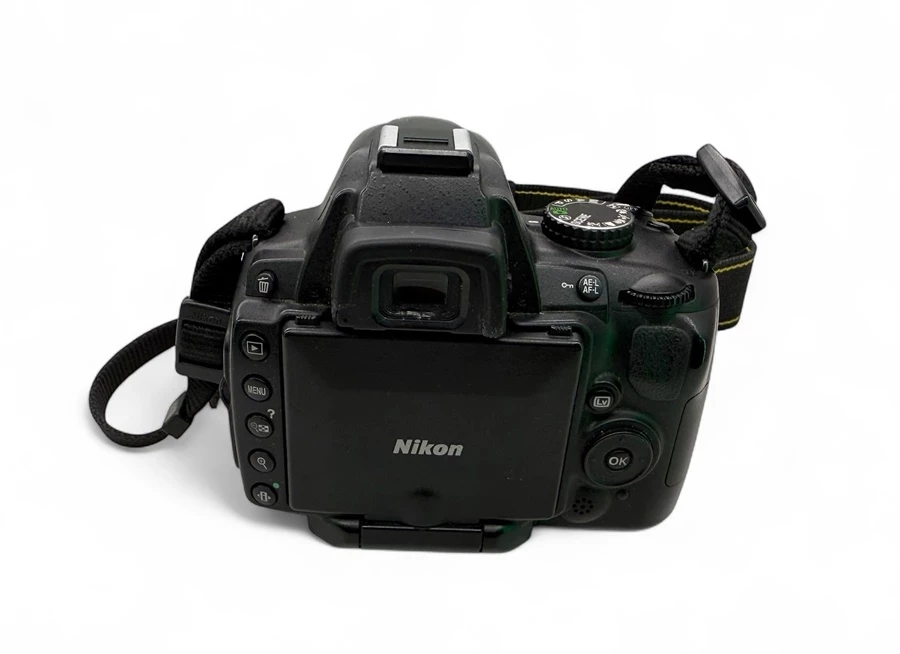 lustrzanka-nikon-d5000-obiektyw-nikon-af-s-nikkor-18-200mm-super-cena-ean-gtin-0018208916474