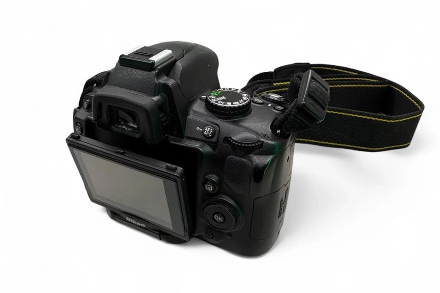 lustrzanka-nikon-d5000-obiektyw-nikon-af-s-nikkor-18-200mm-super-cena-model-body-nikon-d5000