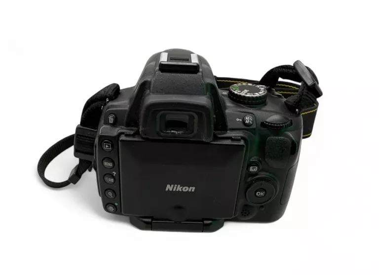 lustrzanka-nikon-d5000-obiektyw-nikon-af-s-nikkor-18-200mm-super-cena-ean-gtin-0018208916474