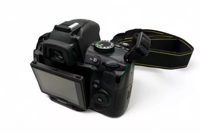 lustrzanka-nikon-d5000-obiektyw-nikon-af-s-nikkor-18-200mm-super-cena-model-body-nikon-d5000